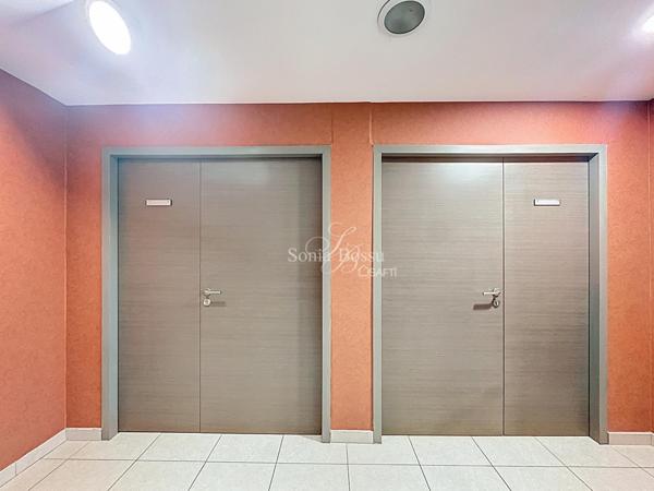 BUREAUX DE 200M2 DIVISIBLES + BALCON + 7 PL PARKING
