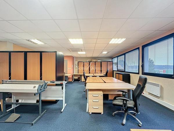 BUREAUX DE 200M2 DIVISIBLES + BALCON + 7 PL PARKING