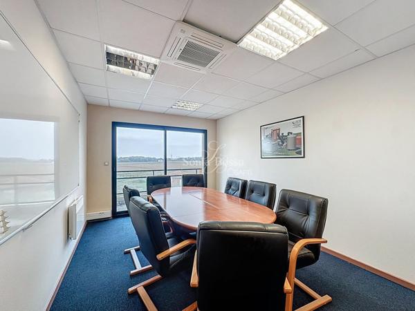 BUREAUX DE 200M2 DIVISIBLES + BALCON + 7 PL PARKING