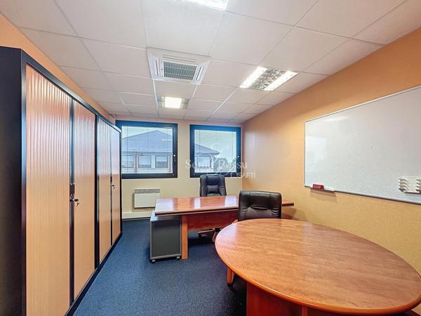 BUREAUX DE 200M2 DIVISIBLES + BALCON + 7 PL PARKING