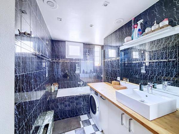 Appartement de 83 m2, 3 chambres, cave et parking