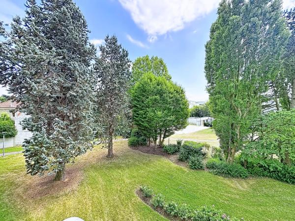 Appartement de 83 m2, 3 chambres, cave et parking