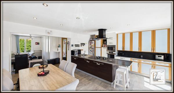 Appartement Duplex 4 chambres avec extérieur 250m² garage cave et cabanon