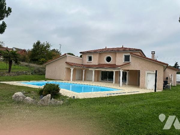 Maison à 5 min de MONTBRISON, au calme avec 1900m² de terrain.
