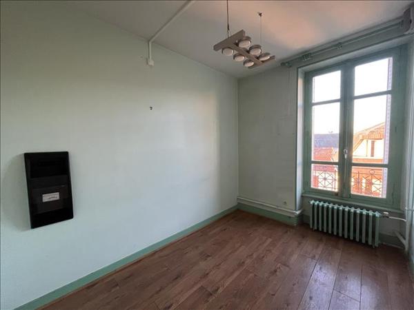 Appartement à vendre |  Montluçon |  6 pièces | 161 m²