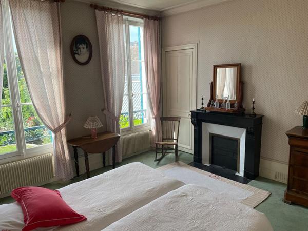 28210 NOGENT LE ROI centre ville 300 m2 terrain 959 m2