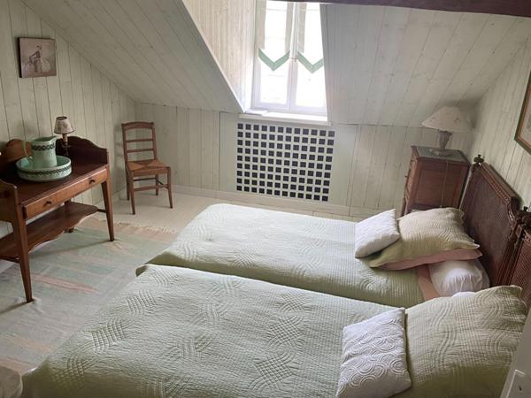 28210 NOGENT LE ROI centre ville 300 m2 terrain 959 m2