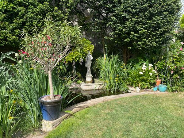 28210 NOGENT LE ROI centre ville 300 m2 terrain 959 m2