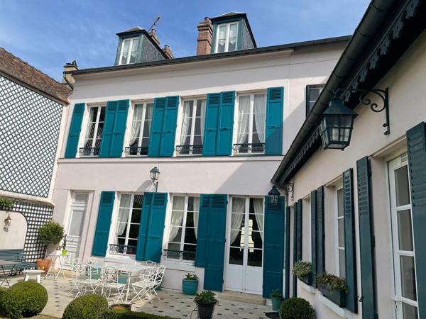 28210 NOGENT LE ROI centre ville 300 m2 terrain 959 m2