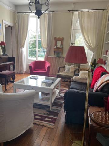 28210 NOGENT LE ROI centre ville 300 m2 terrain 959 m2