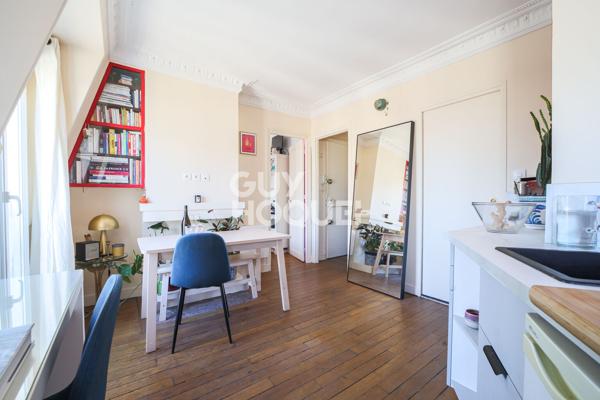 2 pièces très bon état général en dernier étage