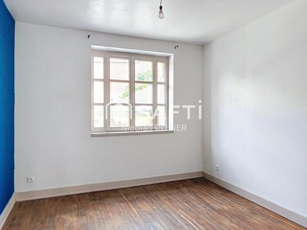 Maison de ville en pierre cinq chambres et jardin proche gare TGV et commerces !!