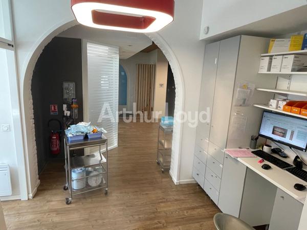 Bureaux à vendre centre de Valenciennes avec grande visibilité et accès PMR
