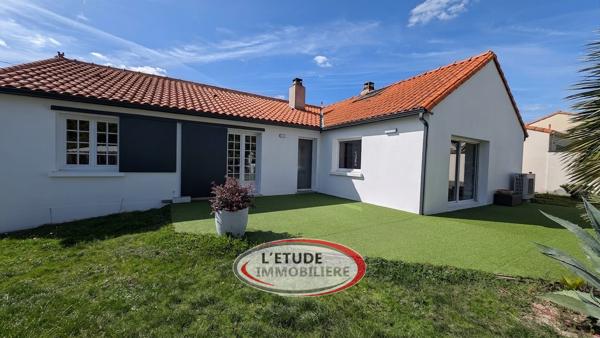 Maison familiale avec piscine chauffée, jardin clos et prestations.