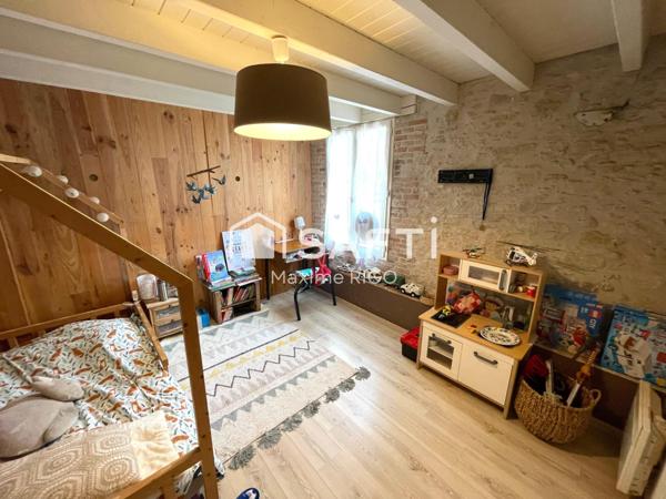 Longère en pierre 87m² avec grange 236m² à rénover