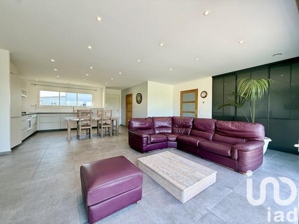 Maison 3 pièces de 101 m² à SAINT-MARTIN-DE-BREHAL (50290)