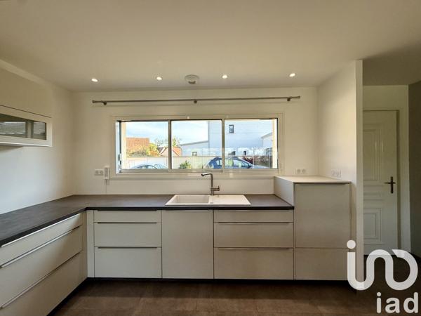 Maison 3 pièces de 101 m² à SAINT-MARTIN-DE-BREHAL (50290)