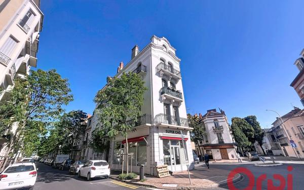 Immeuble à vendre    14 pièces • 260 m2 Vichy