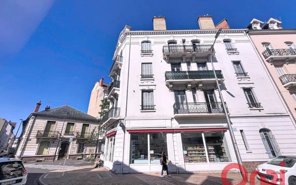 Immeuble à vendre    14 pièces • 260 m2 Vichy