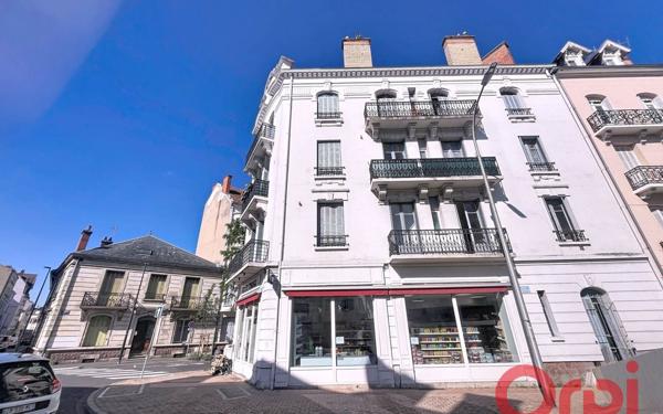 Immeuble à vendre    14 pièces • 260 m2 Vichy