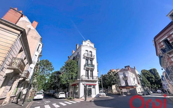 Immeuble à vendre    14 pièces • 260 m2 Vichy