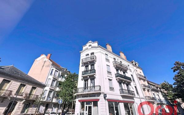 Immeuble à vendre    14 pièces • 260 m2 Vichy