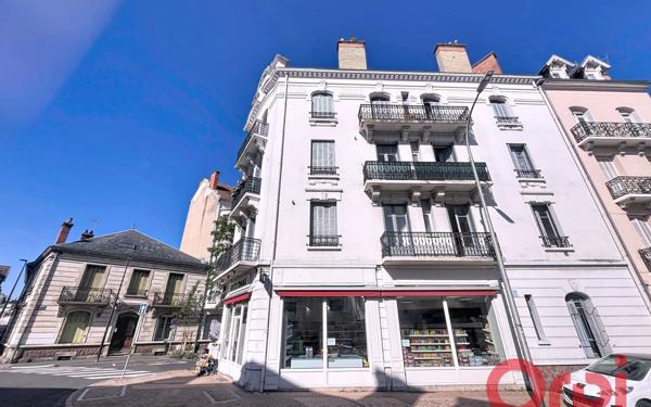 Immeuble à vendre    14 pièces • 260 m2 Vichy