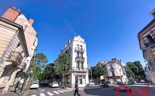 Immeuble à vendre    14 pièces • 260 m2 Vichy