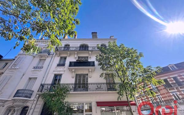 Immeuble à vendre    14 pièces • 260 m2 Vichy