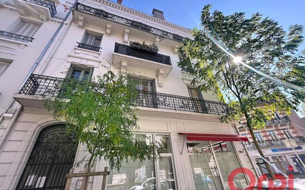 Immeuble à vendre    14 pièces • 260 m2 Vichy