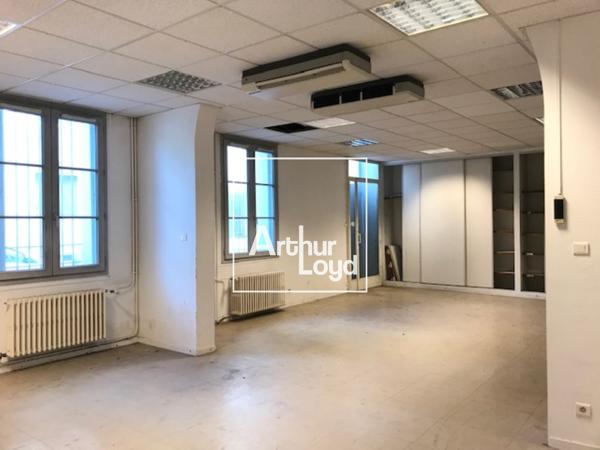 Bureaux à louer à Nîmes centre emplacement proche Arènes et accès multiples