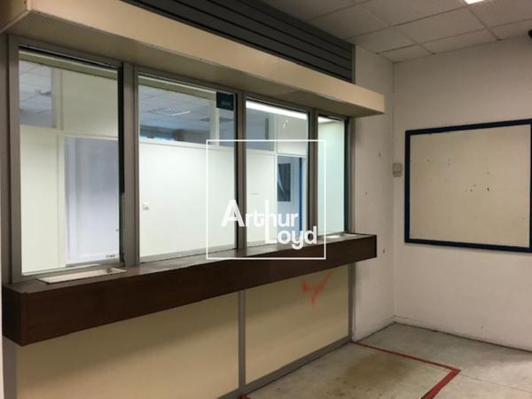 Bureaux à louer à Nîmes centre emplacement proche Arènes et accès multiples
