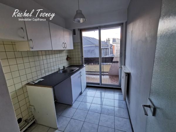 Belfort hyper-centre – Appartement T2 avec terrasse et balcon, un cocon rare au calme avec parking !