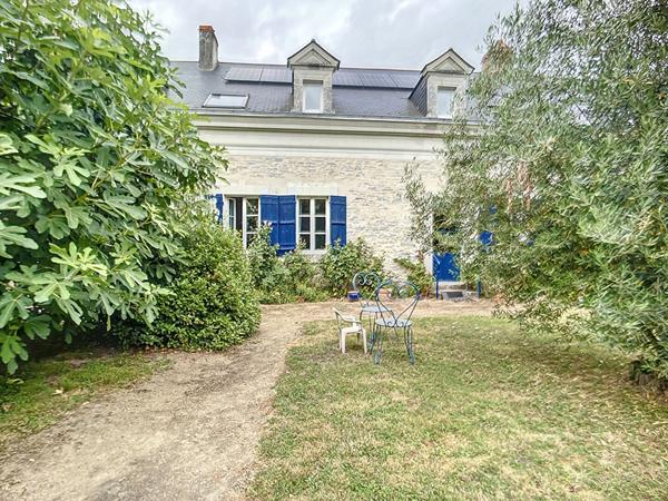 A VENDRE entre LA BOHALLE et BRAIN SUR L'AUTHION Maison ancienne et terrain d'environ 1100m²