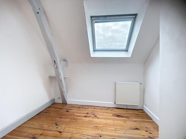 A VENDRE entre LA BOHALLE et BRAIN SUR L'AUTHION Maison ancienne et terrain d'environ 1100m²