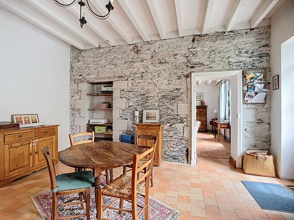 A VENDRE entre LA BOHALLE et BRAIN SUR L'AUTHION Maison ancienne et terrain d'environ 1100m²