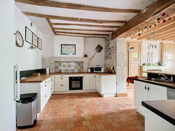 A VENDRE entre LA BOHALLE et BRAIN SUR L'AUTHION Maison ancienne et terrain d'environ 1100m²