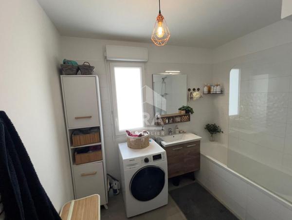 Vitrolles - Appartement T3 de 59.13 m2 avec terrasse 12,13m2 + garage