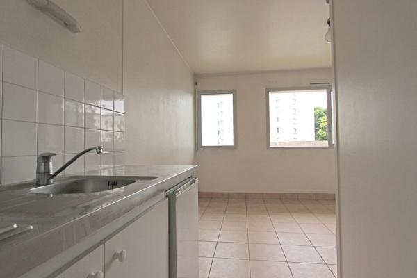 location grand studio avec parking proche commerces et iut quimper sud