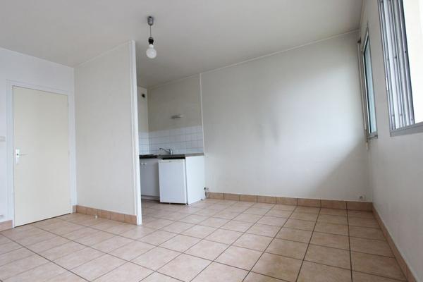 location grand studio avec parking proche commerces et iut quimper sud