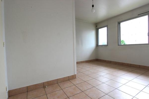 location grand studio avec parking proche commerces et iut quimper sud