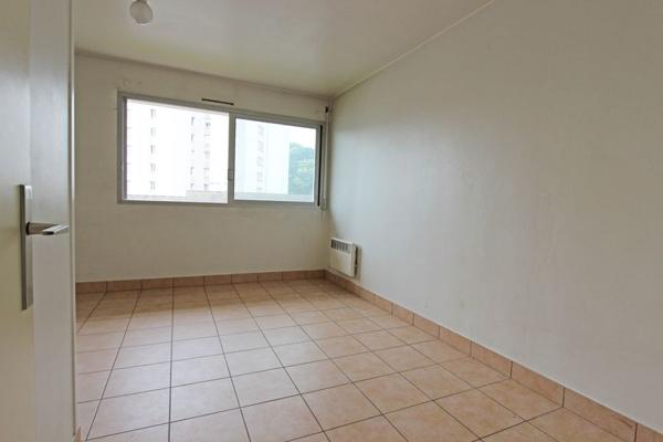 location grand studio avec parking proche commerces et iut quimper sud