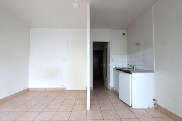 location grand studio avec parking proche commerces et iut quimper sud