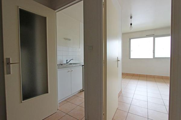location grand studio avec parking proche commerces et iut quimper sud
