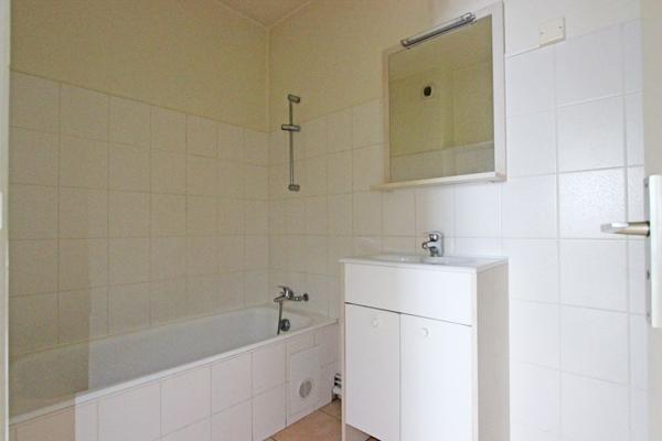 location grand studio avec parking proche commerces et iut quimper sud