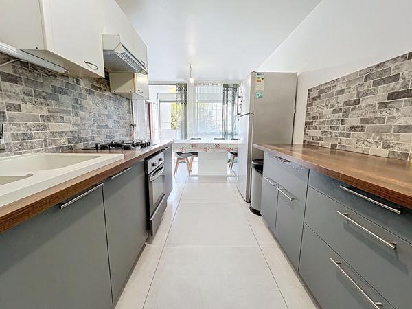 Valence Victor Hugo Sud Appartement 5 pieces 93.97 m2 utiles dernier etage 2 balcons et cave