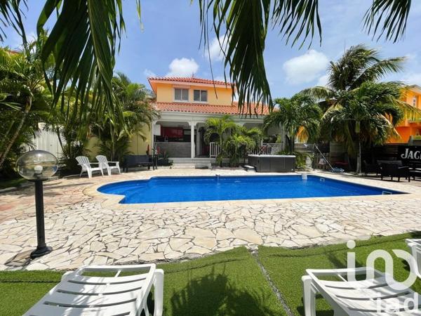 Maison traditionnelle 8 pièces de 170 m² à Sainte-Anne (97227)