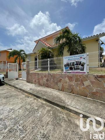 Maison traditionnelle 8 pièces de 170 m² à Sainte-Anne (97227)