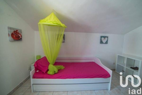 Maison traditionnelle 8 pièces de 170 m² à Sainte-Anne (97227)