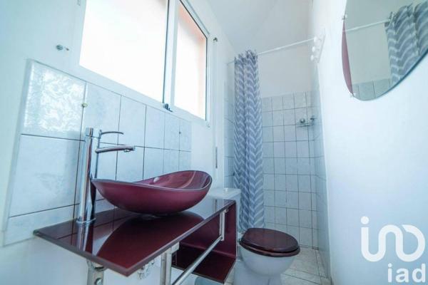 Maison traditionnelle 8 pièces de 170 m² à Sainte-Anne (97227)